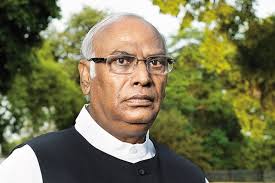 Kharge worth Rs 50000 crore, alleges complaint | <b>Vicky Nanjappa</b> - kharge4